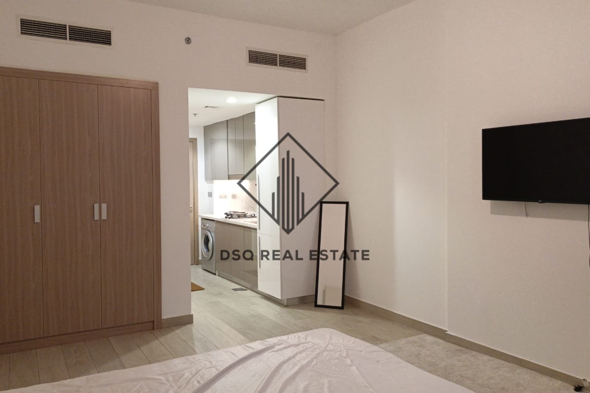 Vacant I Semi Furnished I Pool View Vacant I Semi Furnished I Pool View
